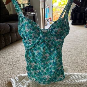 NWT Wm’s Lands' End Size 2 Aqua Blue Floral CrissCross Tankini Top